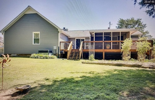 Nashville Maison | Slagledipityville Lake House/ Lakefront & 12 miles from DT/ Broadway Street