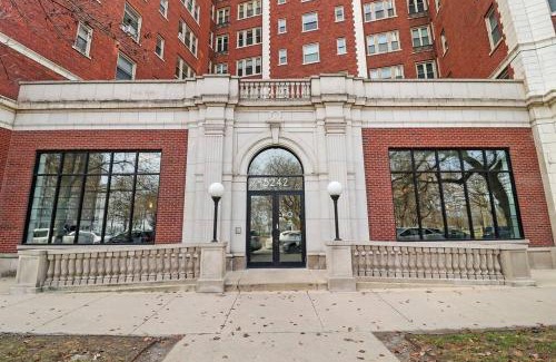East Hyde Park Appartement | Sleek 1-Bedroom Apt in Chicago - East Park Tower 0610 rep