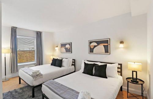 East Hyde Park Appartement | Sleek 1-Bedroom Apt in Chicago - East Park Tower 0610 rep