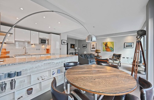 Farringdon Appartement | Sleek 2BD Flat w/Terrace - 2 Mins from Farringdon!