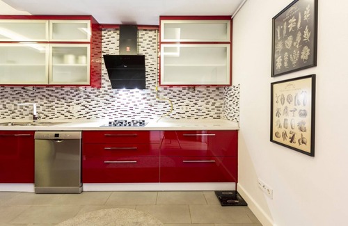 Macka Appartement | Sleek and Central Flat with Backyard in Besiktas