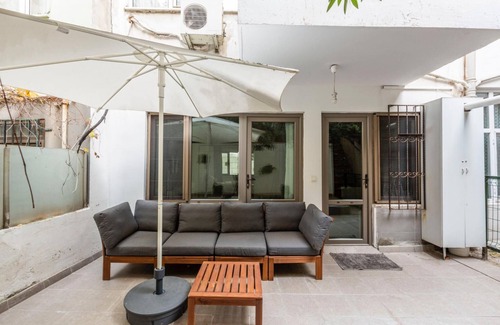 Macka Appartement | Sleek and Central Flat with Backyard in Besiktas