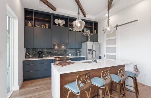Apache Shores Maison | Sleek and Modern Home in Austin - 30 Day+ Rental