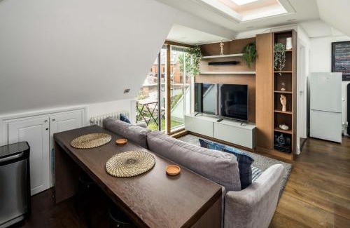 Ravenscourt Park Appartement | Sleek and Stylish 1BD Apt with Balcony, Hammersmith