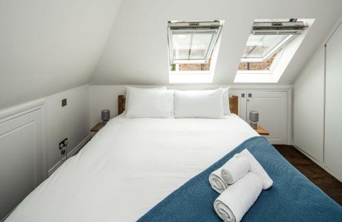 Ravenscourt Park Appartement | Sleek and Stylish 1BD Apt with Balcony, Hammersmith