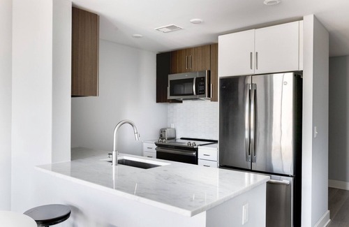Woodmont Triangle Appartement | Sleek Bethesda 1BR w/ Gym & W/D, near Restaurants, by Blueground