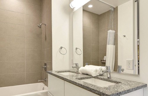 Downtown Buffalo Appartement | Sleek Buffalo /Niagara Condo with free parking- 9 mins to Buffalo General Hospital