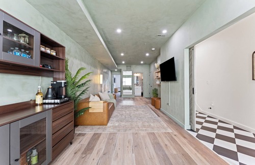 Washington Maison | Sleek & Cozy DC Oasis 1BR/1BA w/ Accessible backyard