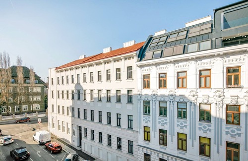 Grinzing Appartement | Sleek Döbling 1BR w/ Elevator, near Spittelau & U6, by Blueground