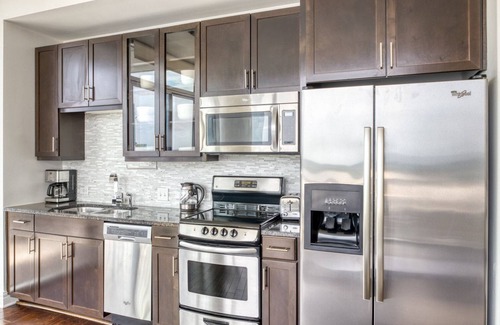 Waller Creek District Appartement | Sleek Downtown Austin 1BR w/ Gym, Pool & W/D, nr Rainey St, by Blueground