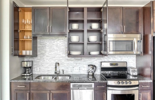 Waller Creek District Appartement | Sleek Downtown Austin 1BR w/ Gym, Pool & W/D, nr Rainey St, by Blueground