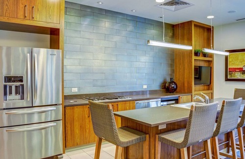 Waller Creek District Appartement | Sleek Downtown Austin 1BR w/ Gym, Pool & W/D, nr Rainey St, by Blueground
