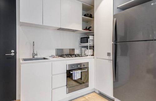 Collingwood Appartement | Sleek Inner-City 1-Bed Pad with Pool & BBQ