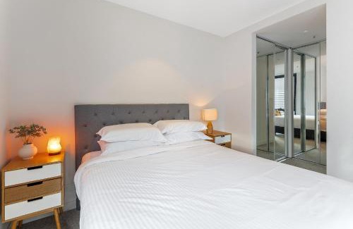 Collingwood Appartement | Sleek Inner-City 1-Bed Pad with Pool & BBQ