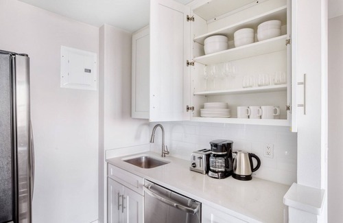 Rose Hill Appartement | Sleek Kips Bay 1BR w/ W/D, Gym & Pool, nr Gramercy Theatre, by Blueground