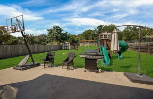 Wetmore Maison | Sleek-La Cantera/Medical/UTSA/game room-Sleeps 14