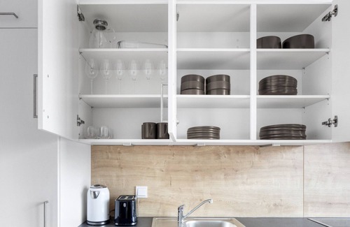 Erdberg Appartement | Sleek Landstraße 1BR w/ Pool & Elevator, near Metro U3, by Blueground