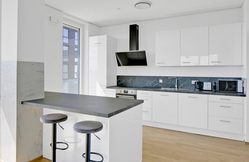 Erdberg Appartement | Sleek Landstraße 1BR w/ Elevator & Rooftop Pool, near U3, by Blueground