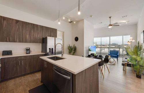 Cedars Appartement | Sleek loft style 2BR I Gym I Parking I Workspace