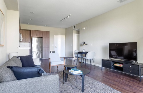 Mountain View Appartement | Sleek Mountain View 1BR w/ Gym, Pool, near Shops, Transit, by Blueground