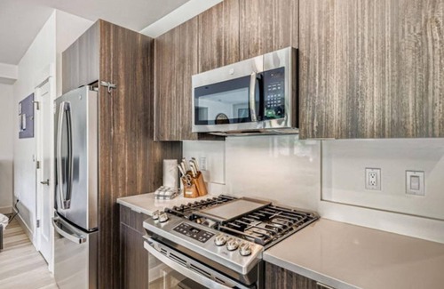 Willow Grove Copropriété | Sleek New Condo on Blue River. Central to 6 ski resorts. Shopping/Dining/Hiking/Biking Trails, WiFi