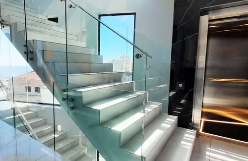 Fresnaye Appartement | Sleek Penthouse 5 min from Cape Town beaches.