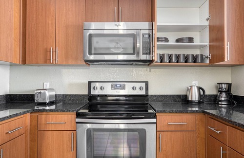 East San Mateo Appartement | Sleek San Mateo 2BR w/ Pool & Gym, easy highway access, by Blueground