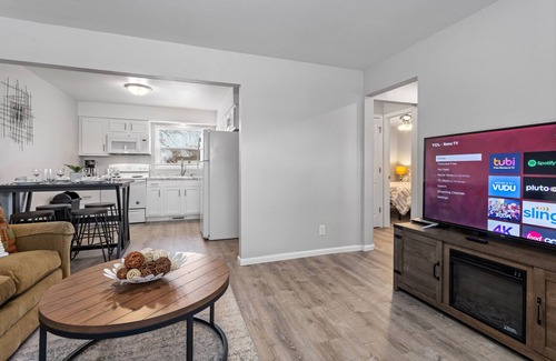 Appleton Appartement | Sleek & Spacious 2BR in Appleton – Queen Beds #A