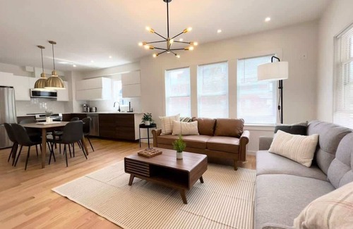 Arlington Appartement | Spotless and Modern Apt w/2Ba,W/D,King Bed,Parking