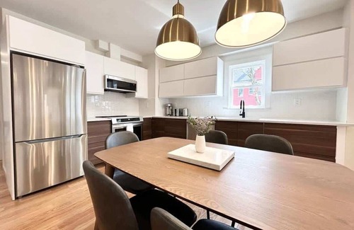 Arlington Appartement | Spotless and Modern Apt w/2Ba,W/D,King Bed,Parking