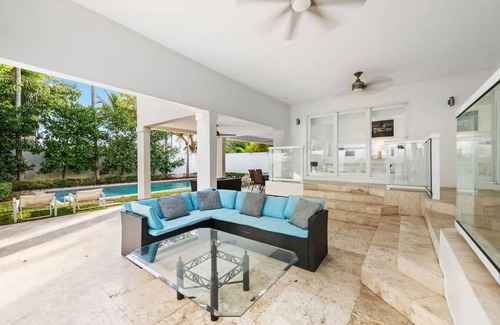 Venetian Islands Maison | Sleek Sunkissed Villa with Trendy Pool