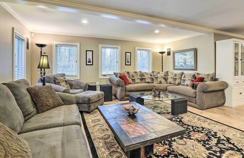 Byfield Appartement | Sleek West Newbury Apartment w/ Pool Access!