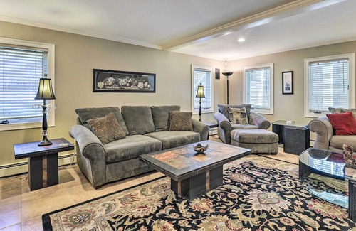 Byfield Appartement | Sleek West Newbury Apartment w/ Pool Access!