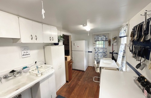 Idlewild Cabine | Sleep 6, Lakeview Cottage with private beach, boat dock & spectacular views.
