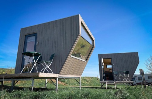 Kuhndorf Maison | Sleep Space 2 - Green Tiny Spot Dolmar