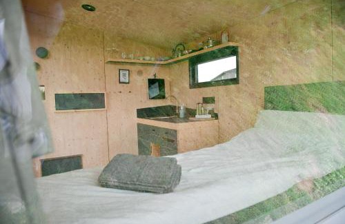 Kuhndorf Maison | Sleep Space 2 - Green Tiny Spot Dolmar