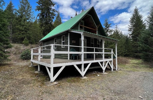 Okanagan-Similkameen Cabine | Sleeping Around Cabin!