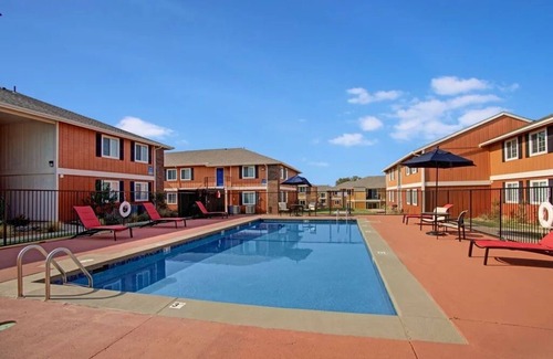 Oklahoma City Appartement | Sleepover: Plush 1BD/1BA + Gym & Pool - OKC