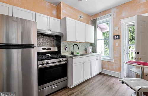 Wilmington Maison | Sleeps 10, 5 BR 2BA, 5 beds 1King + 4Queen, perfect for long stays