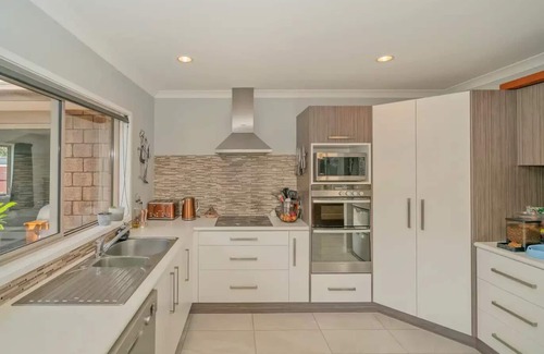 Whitianga Maison | Sleeps 10 and a Minutes walk to the beach