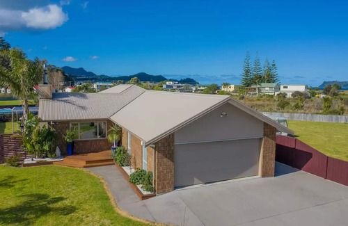 Whitianga Maison | Sleeps 10 and a Minutes walk to the beach
