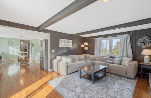 LaFayette Maison | Sleeps 10, Nerf wall, Game Room, fully fenced yard