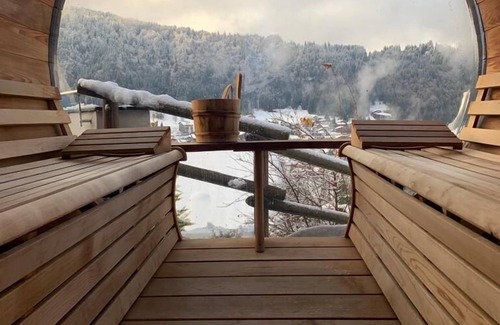 Morzine Chalet De Ski | Sleeps 10 with Hot tub and spectacular mountain views