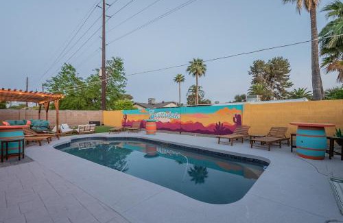 Parkcrest Maison | Sleeps 10 with pool All new everything