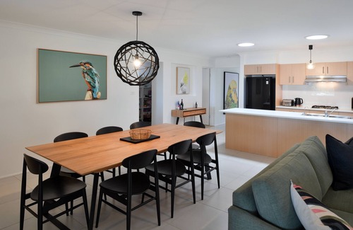Manyana Maison | Sleeps 11. All linen and towels provided. Pets welcome. Lovely house.