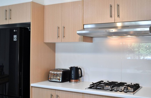 Manyana Maison | Sleeps 11. All linen and towels provided. Pets welcome. Lovely house.