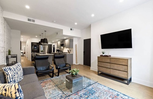Central Northside Maison | Sleeps 12, Mxn Streets