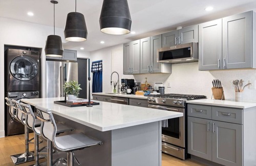 Central Northside Maison | Sleeps 12, Mxn Streets
