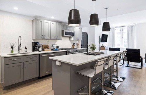 Central Northside Maison | Sleeps 12, Mxn Streets