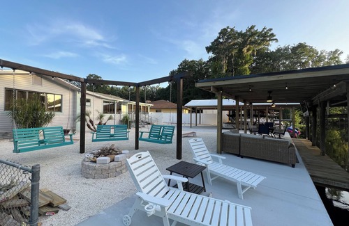 Astor Maison | Sleeps 12, theater, waterfront, close to springs and forest. Old Florida